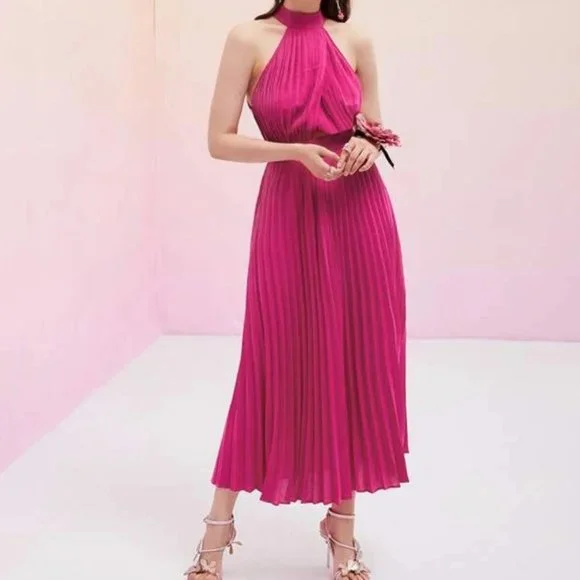 Cut Out Front Pleated Halter Dress - Picture 7 of 8